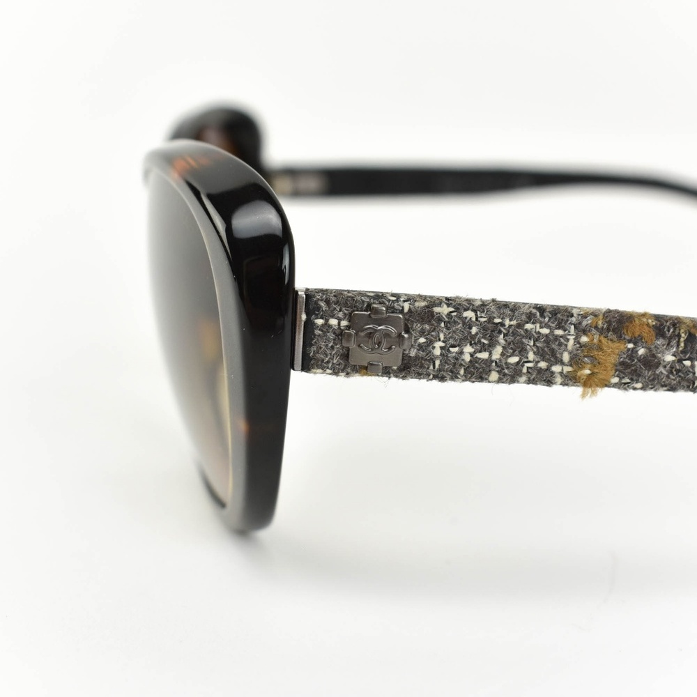 CHANEL: Tortoise Brown, Tweed & CC Sunglasses (ct) - Picture 3 of 8